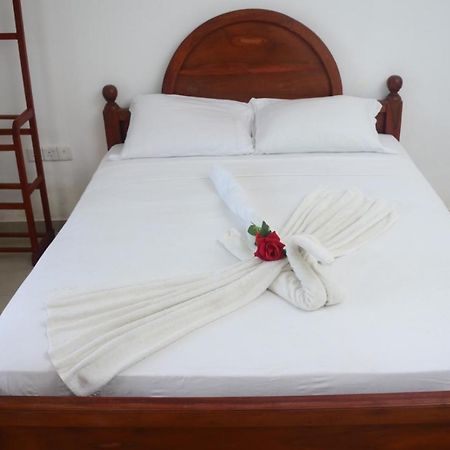 White Baby Hotell Hikkaduwa Eksteriør bilde