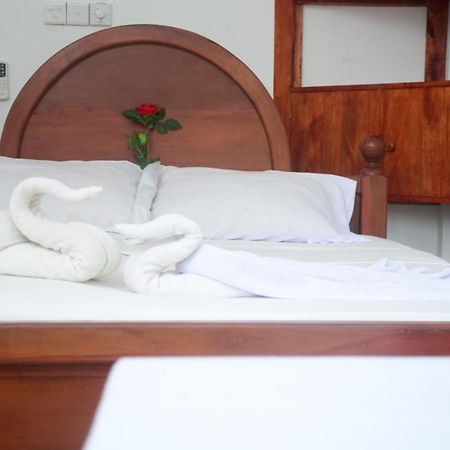 White Baby Hotell Hikkaduwa Eksteriør bilde
