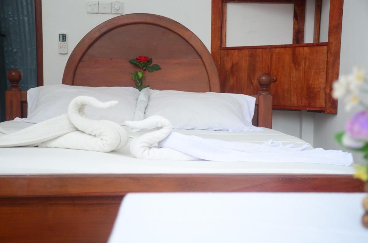 White Baby Hotell Hikkaduwa Eksteriør bilde